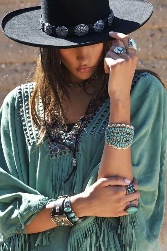 Patricinha caipira: moda sertaneja vira tendência urbana com bota western e  chapéu de strass, Moda e beleza