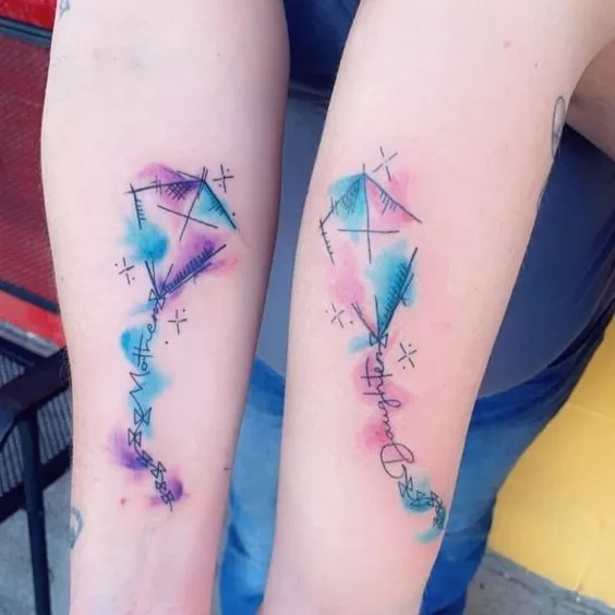 Tatuagem aquarela irmãs