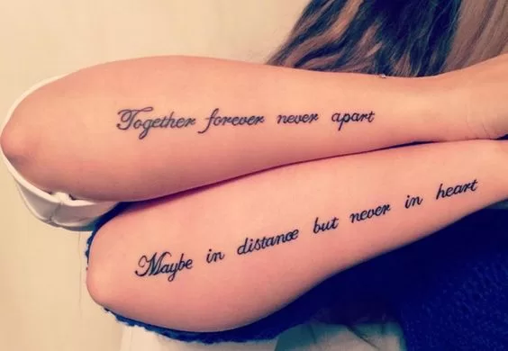 Tatuagem de frase para mãe e filha