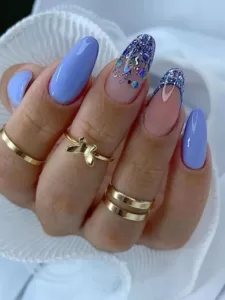 unhas encapsuladas decoradas com glitter azul