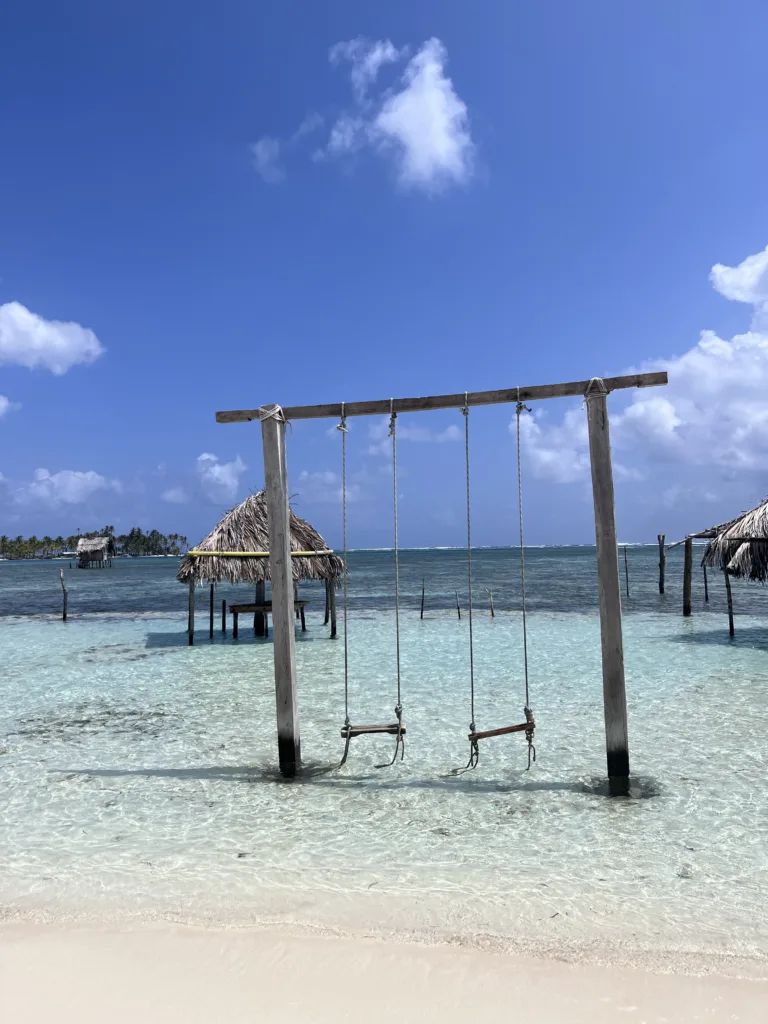 Bar dentro da água na ilha dos Holandeses - Ilhas de San Blás